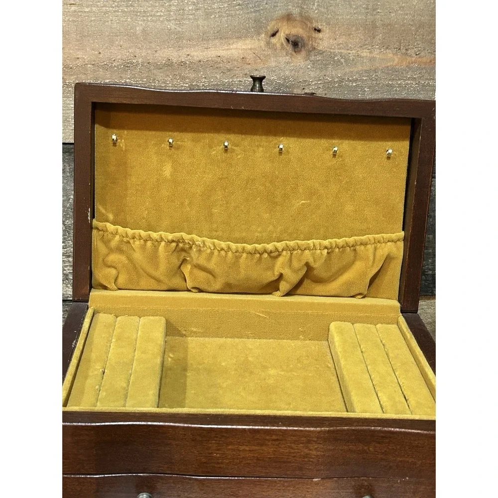 VTG MAHOGANY (?) JEWELRY BOX W/REMOVABLE TRAY & Yellow LINING